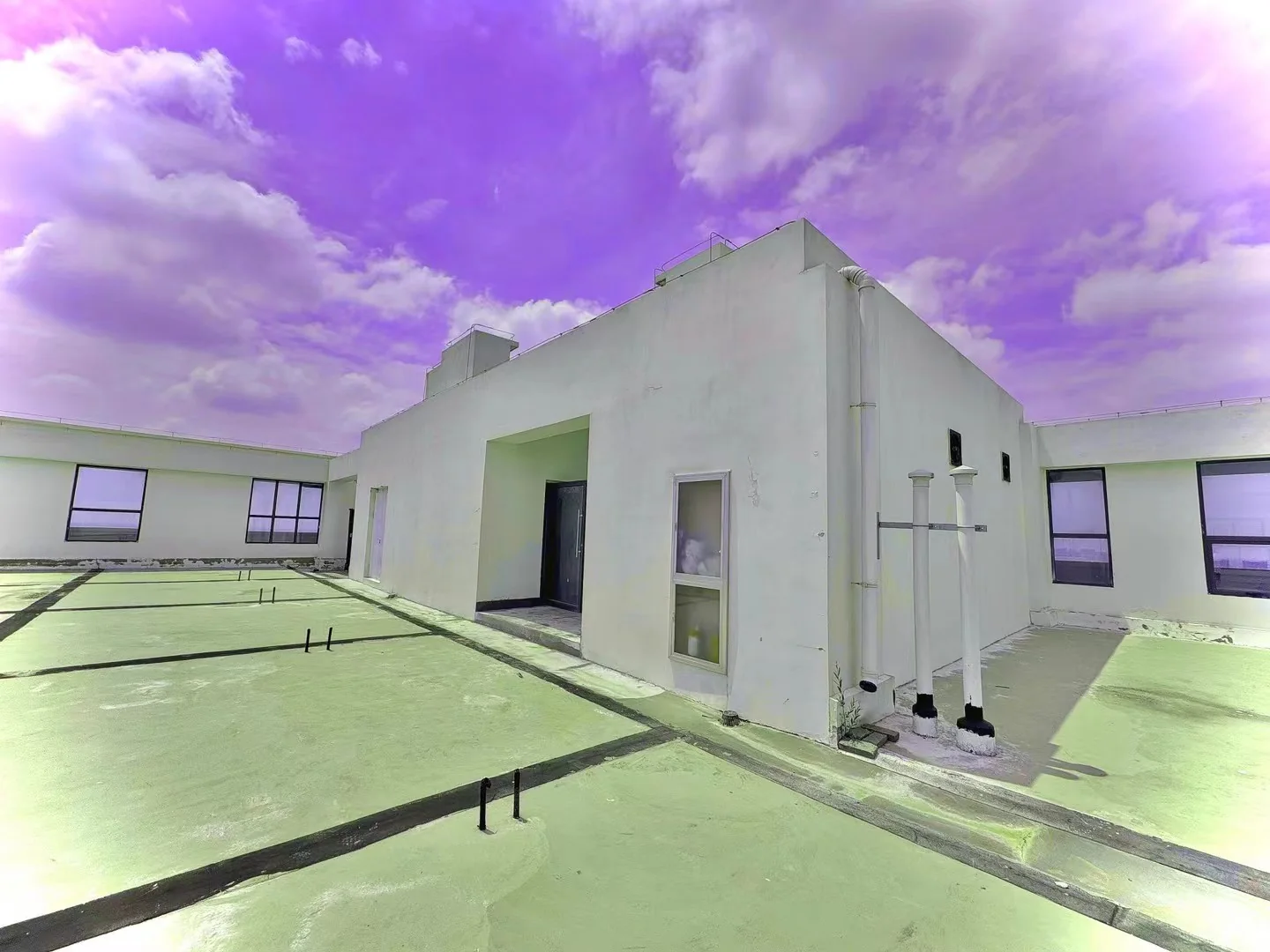 Artificial Sky, photographed in Nantong in 2024